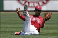  ?? CHRIS O’MEARA — THE ASSOCIATED PRESS ?? Phillies right fielder Pedro Florimon makes a sliding catch on a pop out by the Tigers’ John Hicks during the second inning of a game Thursday in Clearwater.