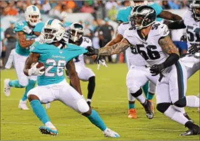  ?? MICHAEL REEVES — FOR DIGITAL FIRST MEDIA ?? Eagles defensive lineman Chris Long (56) gets a grip on Dolphins back Damien Williams.