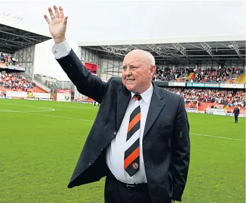  ??  ?? MINUTE’S SILENCE: United legend Jim Mclean, who led the club to the league title, died at the age of 83 on Boxing Day.