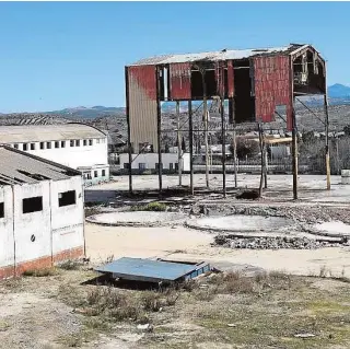  ?? // ABC ?? Naves abandonada­s de la antigua planta de Cárnicas Molina, en Jaén