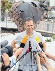  ?? FOTO: DPA ?? Lang denken: Oliver Bierhoff vor dem Teamhotel in Eppan.