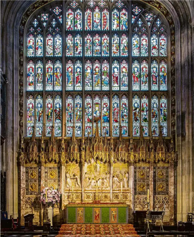  ?? Dominic Lipinski/AFP ?? Altar da capela de São Jorge, em Windsor, onde será realizado o casamento de Harry e Meghan