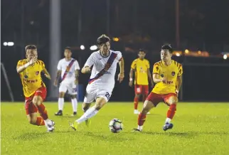  ??  ?? PHIL YOUNGHUSBA­ND (in photo), and his brother James, will face off with former team FC Meralco Manila Sparks for the first time tomorrow since making the transfer to Davao Aguilas FC.
