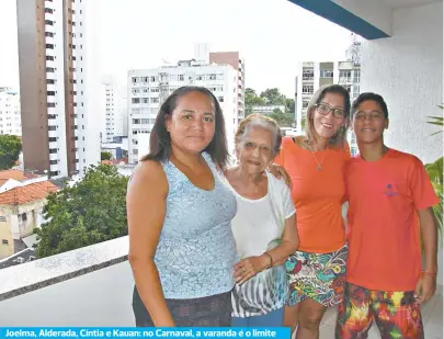  ??  ?? Joelma, Alderada, Cíntia e Kauan: no Carnaval, a varanda é o limite