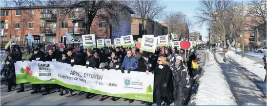  ??  ?? Plus de 5 000 marcheurs se sont rassemblés le dimanche 18 novembre au centre-ville de Montréal pour souligner l’importance d’appuyer les producteur­s agricoles du Québec.