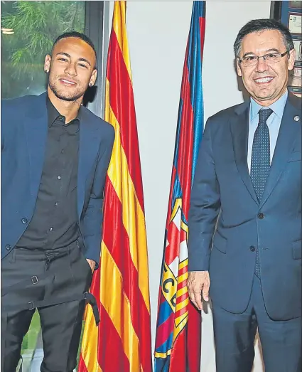  ?? FOTO: FCB ?? Neymar Junior y Bartomeu, en julio de 2016 cuando el crack brasileño firmó un nuevo contrato con el Barça hasta 2021