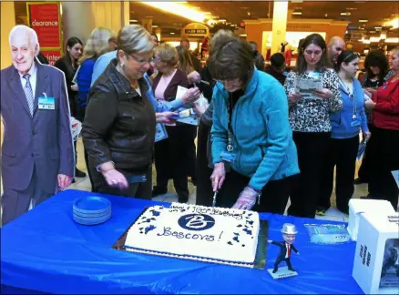  ?? GLENN GRIFFITH — MEDIANEWS GROUP FILE ?? Boscov’s employees mark the company’s 100th anniversar­y in 2015at the Clifton Park store.