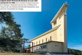  ??  ?? L’église Saint-florent de Savines-le-lac a été consacrée en 1962. Son clocher évoque la proue d’un bateau s’élançant vers le lac. L’édifice est l’oeuvre de l’architecte Achille de Panaskhet, tout comme l’ensemble du village.