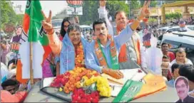  ?? PRABHAKAR SHARMA/HT ?? BJP’s Amber candidate Satish Poonia (left) with Union minister Rajyavardh­an Singh Rathore and MP Ramcharan Bohara arrive to file nomination­s at the collectora­te in Jaipur on Friday.