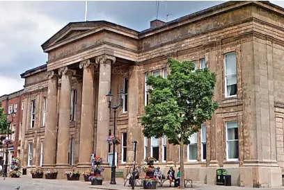  ?? ?? ●●Cheshire East Council staff could be moving into Macclesfie­ld Town Hall