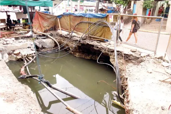  ?? SUNSTAR FOTO / ALLAN CUIZON ?? NECESSARY DRAINS. Among the flood control projects in Cebu City is this one on D. Jakosalem St. There’s a river just a block away from this area that manmade developmen­ts have since blocked.