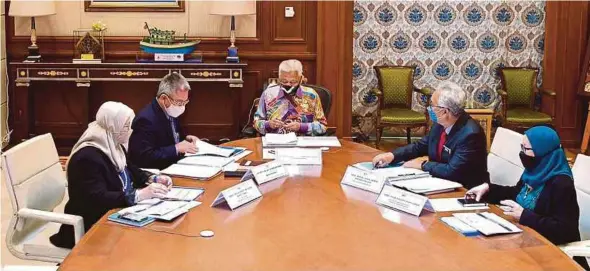  ?? PRIME MINISTER’S OFFICE PIC COURTESY OF THE ?? Prime Minister Datuk Seri Ismail Sabri Yaakob chairing the National Science Council meeting in Kuala Lumpur on Friday.