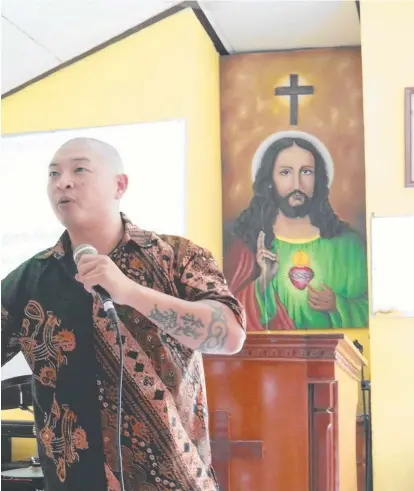 ??  ?? Bali Nine member Andrew Chan, leading a church service inside Kerobokan Jail on the Indonesian island.Picture: SUPPLIED