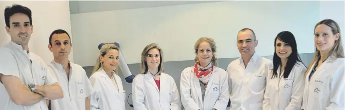  ??  ?? El equipo del Institut Dermatolog­ia Garcés. De izquierda a derecha: Dr. García-Navarro, Dr. Dalmau, Dra. San José, Dra. Ruiz, Dra. Pasquali, Dr. Garcés, Dra. Català y Dra. Vilarrasa