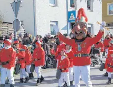  ?? SZ-FOTO: EIS ?? Noch hat er ihn, den Schlüssel zum Ehinger Rathaus. Der Spritzenmu­ck und seine Zunft haben wieder für eine gelungene Fasnet gesorgt.