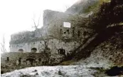  ??  ?? Um 1900 waren Teile der Lueginslan­d-bastion abgerutsch­t. Eine Sanierung der Mauer ist immer wieder nötig.