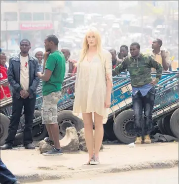  ?? Murray Close
Netf l i x ?? DARYL HANNAH’S
character ignites the heightened awareness of a group of strangers in “Sense8.”