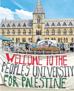  ?? ?? Appeased: pro-Palestinia­n protesters at Oxford have set up camp in front of the Pitt Rivers Museum