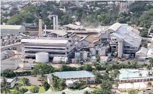  ?? FLORENTINO DURÁN/LISTÍN DIARIO ?? Con la entrega de bonos, la empresa que acaba de establecer un nuevo récord al producir 188,812 toneladas cortas de azúcar refino, dinamiza la economía de La Romana, de la región y del país.