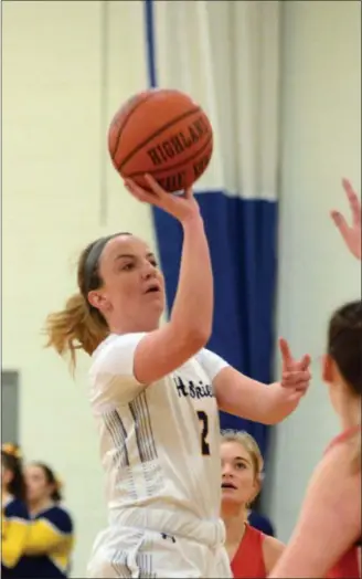  ?? TANIA BARRICKLO — DAILY FREEMAN ?? Highland’s Brianna Rozzi attempts a shot during Friday’s game against Red Hook. The Huskies won 51-47.