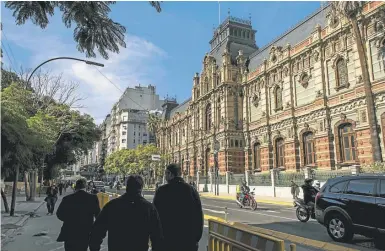  ?? PHOTOS: BLOOMBERG/SARAH PABST ?? The Palacio de Aguas Corrientes in Buenos Aires.