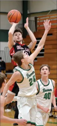  ?? PILOT PHOTO/BEV HARAMIA ?? O-D’S Connor Danford scores two of his 15 points on this shot over Bremen’s Seth Libey (24).