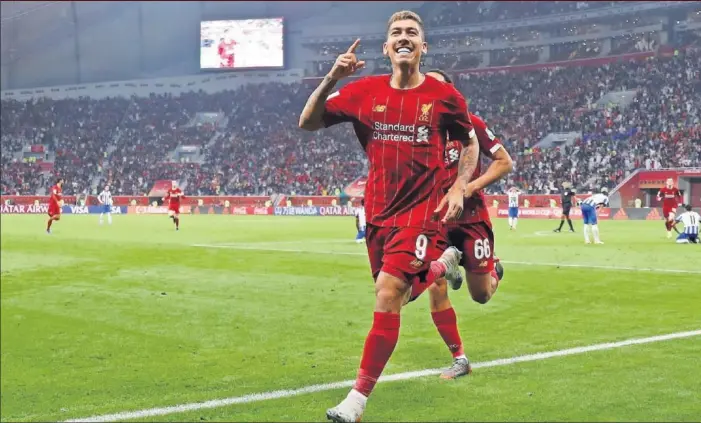  ??  ?? El delantero brasileño Roberto Firmino celebra su gol, el del la victoria del Liverpool ayer ante el Monterrey en Doha en la semifinal del Mundial de Clubes.