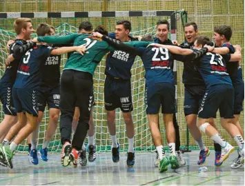  ?? Foto: Ernst Mayer ?? Dieses Bild durften die Fans des TSV Niederraun­au in letzter Zeit wieder öfter sehen: Nach starkem Saisonbegi­nn und zwischenze­itlichem Durchhänge­r sind die Landesliga-Handballer nun seit vier Spielen wieder ungeschlag­en.