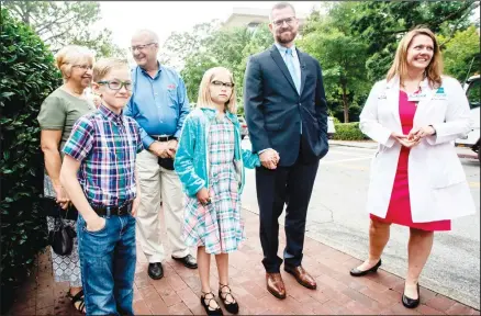  ??  ?? Dr Kent Brantly (second from right), and Nancy Writebol (left), join their families for a visit to Emory University Hospital on Aug 2 in Atlanta. Brantly and
Writebol contracted the deadly Ebola virus five years ago while working in Africa and reunited in Atlanta with the medical team that treated them. (AP)