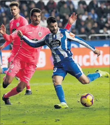  ??  ?? POCA PUNTERÍA. Carles Gil continúa negado de cara al gol y ante el Lugo falló otras dos oportunida­des.