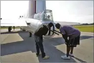  ?? Daniel Varnado
/
Rome News-tribune ?? GNTC Aviation students Orane Foster (left) and Kasey Williams examine a machine gun turret on the tail section.