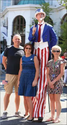  ?? Photos by Valerie O’Sullivan ?? Fourth of July Celebratio­ns Committee Chairperso­n Diarmuid Leen, with Eileen O’Donoghue and Eileen O’Connor, Killarney Municipal District Office, on the streets of Killarney with Uncle Sam.