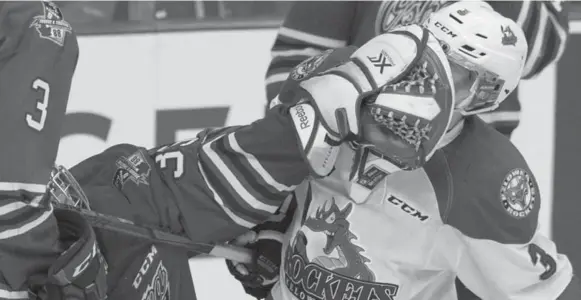  ?? JACQUES BOISSINOT/THE CANADIAN PRESS ?? Kelowna’s Riley Stadel gets smacked in the face by the glove of Oshawa goalie Ken Appleby in the Memorial Cup final on Sunday. Appleby made 37 saves in the 2-1 OT victory.