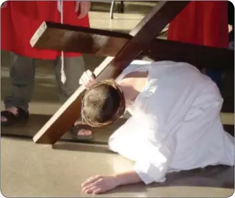  ??  ?? CHRIST FALLS - 13-year-old Christophe­r Nawalinski portrays the Way of the Cross.