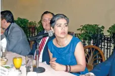  ??  ?? Luz María Zarza dice que muchas administra­ciones municipale­s planean demandar a sus sucesores a través de “cuates” para ganar juicios millonario­s.