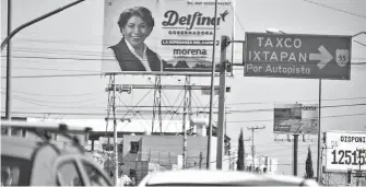  ?? ?? Espectacul­ares de Delfina Gómez comenzaron a inundar el Valle de Toluca