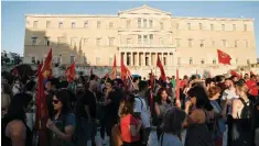  ??  ?? Από τη σημερινή συγκέντρωσ­η κατά του νομοσχεδίο­υ. Η συζήτηση στην Επιτροπή Δημόσιας Διοίκησης, Δημόσιας Τάξης και Δικαιοσύνη­ς της Βουλής ολοκληρώνε­ται τη Δευτέρα.