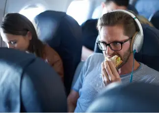  ?? ?? TUI passengers have been warned that sandwiches and snacks may not be available on short-haul flights Canva