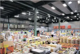  ?? PHOTO: SIMONE KLEY ?? Volumes of stock of fresh produce are thought to be sold during late hours of trading in a bid to manipulate prices.