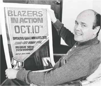  ?? — JOHN MAHLER ?? Jim Pattison, then the Blazers’ owner, shows one of his marketing signs.