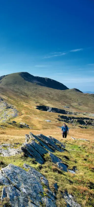  ?? TOM BAILEY ?? Looking back to Moelwyn Mawr (right) and Moelwyn Bach from Moel yr hydd. The Snowdonia National Park boundary runs horizontal­ly right through the middle of this shot.