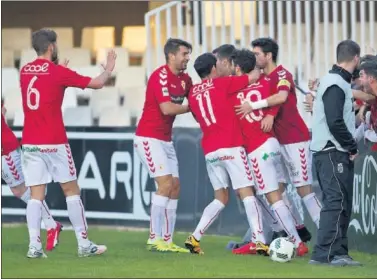  ??  ?? LANZADO. El Real Murcia llega al playoff como uno de los equipos más en forma de la categoría.