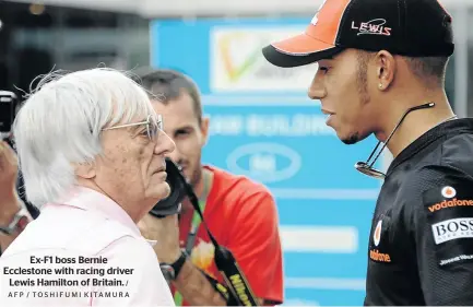  ?? / AFP / TOSHIFUMI KITAMURA ?? Ex-F1 boss Bernie Ecclestone with racing driver Lewis Hamilton of Britain.