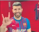  ?? FOTO: FCB ?? Agüero ya viste la nueva camiseta