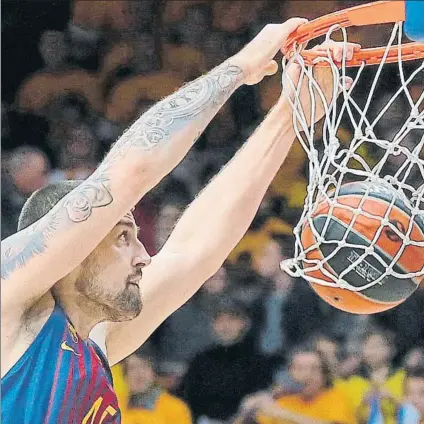  ?? FOTO: EFE ?? Mate de Moerman ante el Khimki. El Barça dio señales de vida con su triunfo en la cancha del Khimki, el pasado viernes