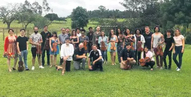  ?? PEDRO VISOCKAS ?? Diálogo. Jovens músicos no SeConDe
(acima) e no Encontro Campestre de Violas (ao lado)