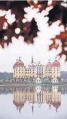  ?? FOTO: TMN/ARNO BURGI ?? Das winterlich­e Schloss Moritzburg