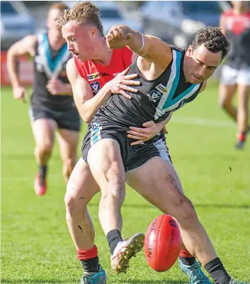  ?? ?? Warragul’s Jaxon De La Haye wraps up Wonthaggi’s Kane McCarthy in a tackle in the reserves.