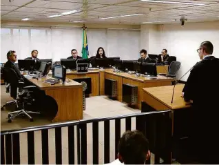  ?? Divulgação TRF-4 ?? Advogado de Lula, Cristiano Zanin, fala durante sessão nesta quarta