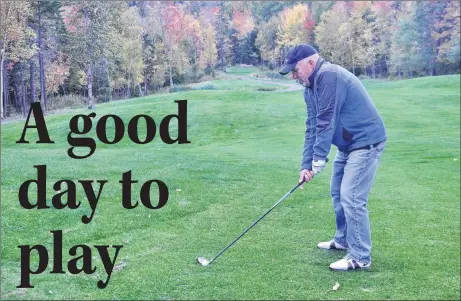  ?? KEVIN ADSHADE/THE NEWS ?? Bernie Delaney on the seventh hole at Glen Lovat Golf Club